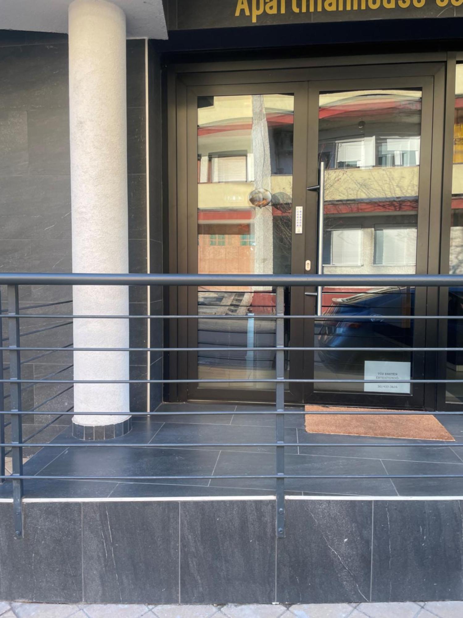Sóház Panzió és Apartmanház Szolnok Exterior foto