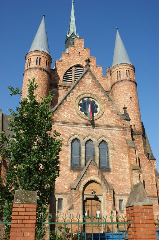 Sóház Panzió és Apartmanház Szolnok Exterior foto